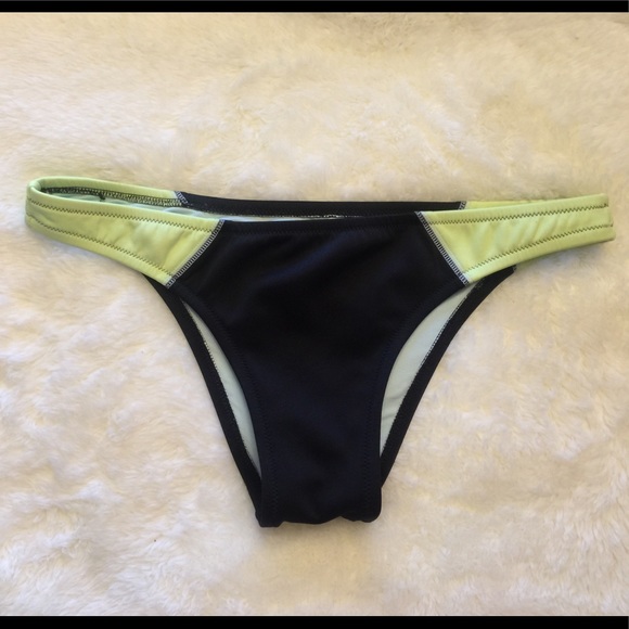 Victoria's Secret Other - 💥SALE💥Victoria Secret Bikini Bottom Size Large